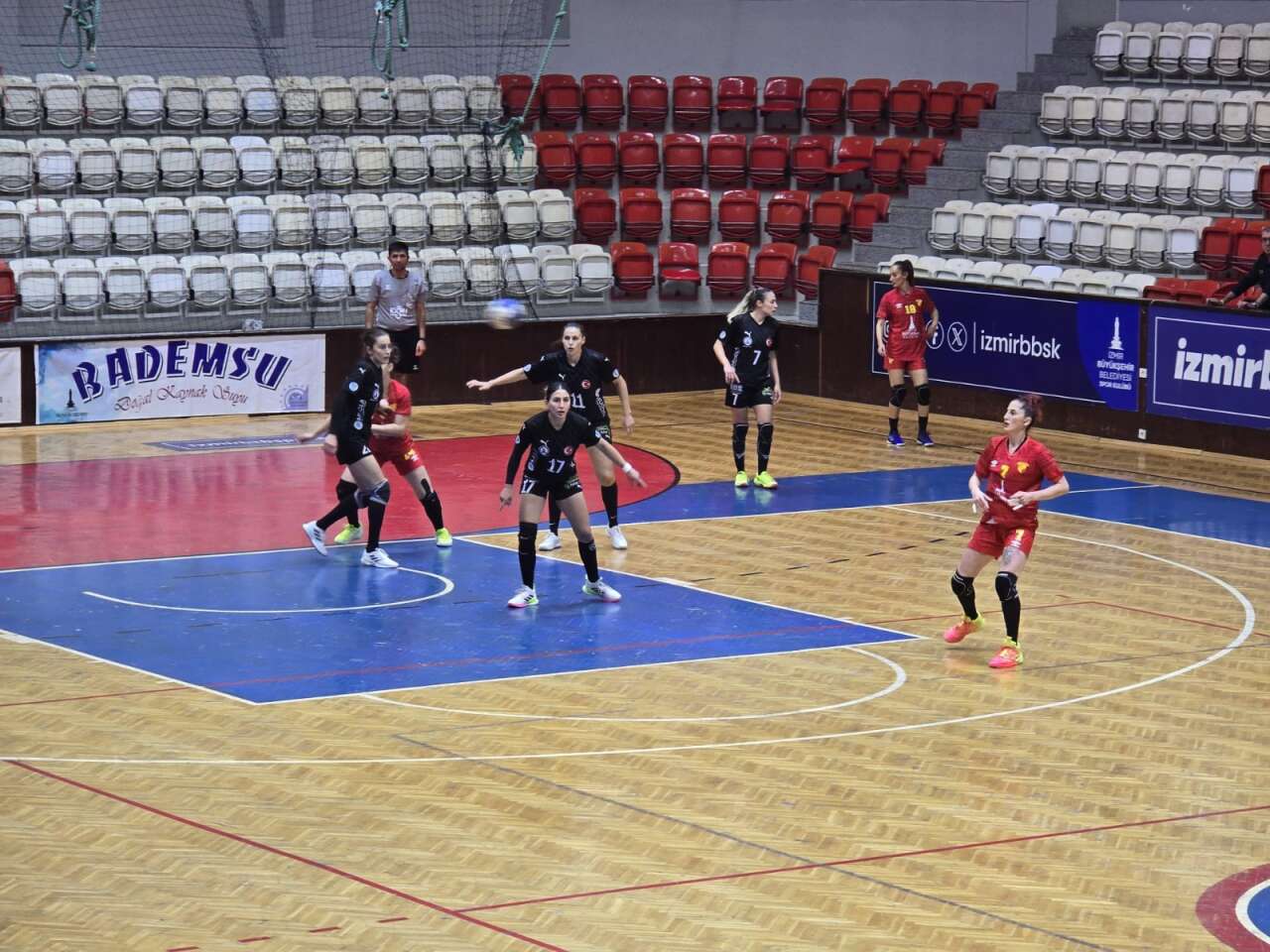 Denizin Kızları İlk Yarının Son Maçında Fırtına Gibi Esti: Göztepe 21 – 29 Armada Praxis Yalıkavakspor 3